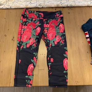 Albion fit size S floral capris